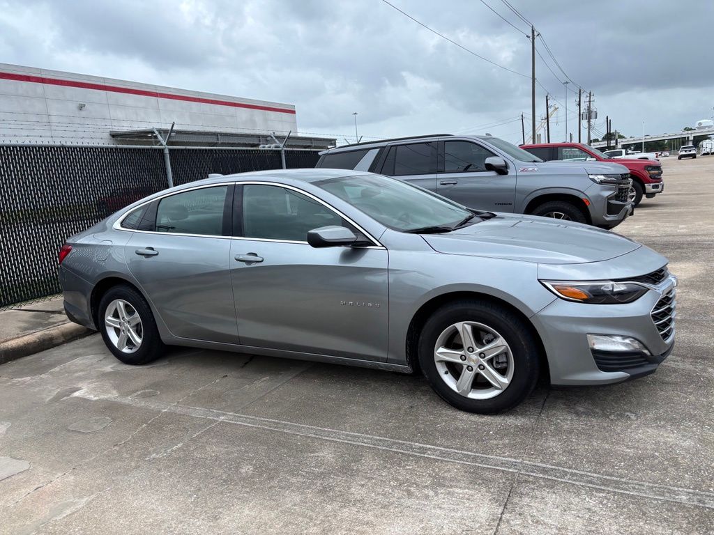 2024 Chevrolet Malibu LT - 3