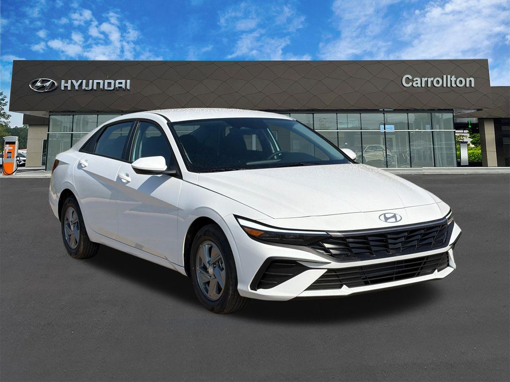 New 2026 White Hyundai SE image 4
