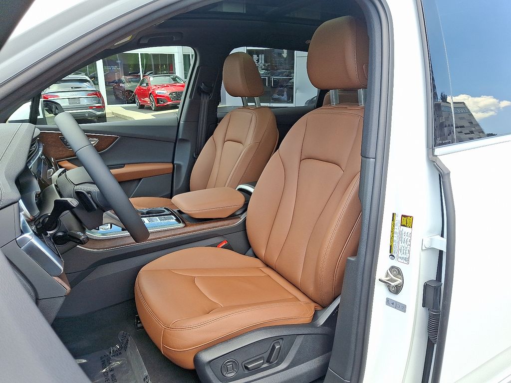 Thumbnail: 2025 Audi Q7 - 13