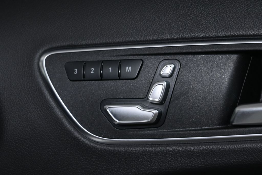 Thumbnail: 2020 Mercedes-Benz GLA - 29