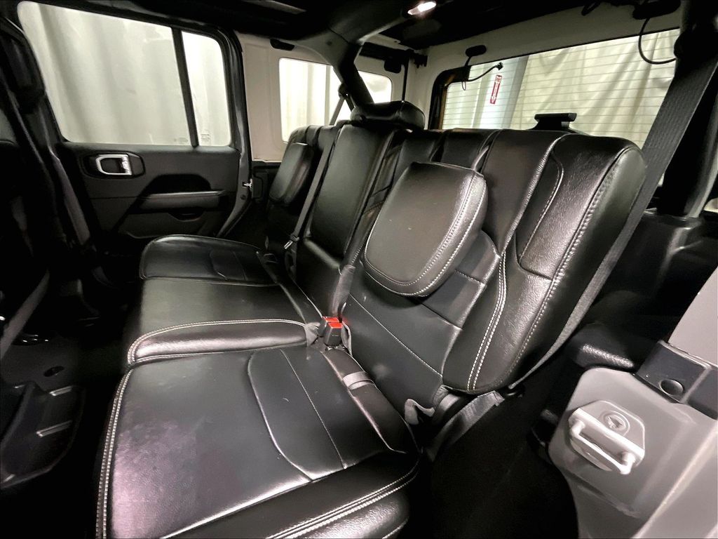 2023 Jeep Wrangler — photo 15
