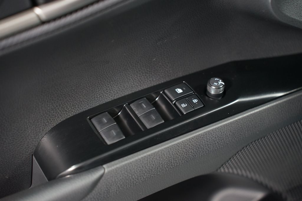 Thumbnail: 2025 Toyota Camry - 32