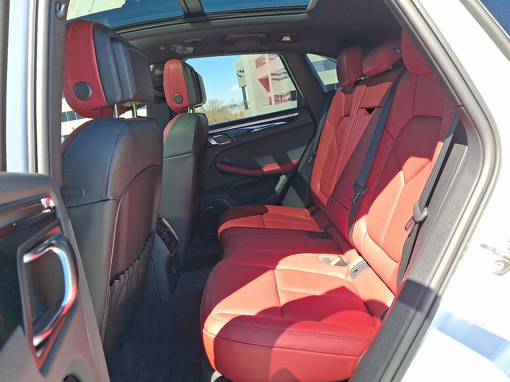 Thumbnail: 2026 Porsche Macan - 12