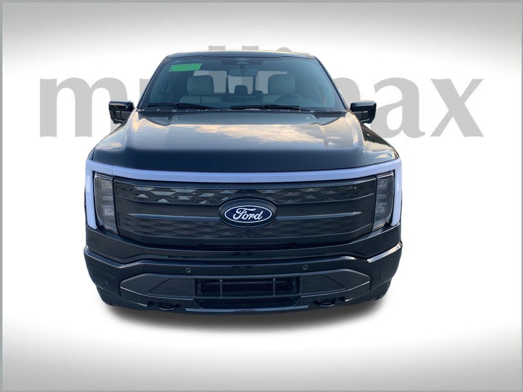2025 Ford F-150 Lightning Platinum photo 8