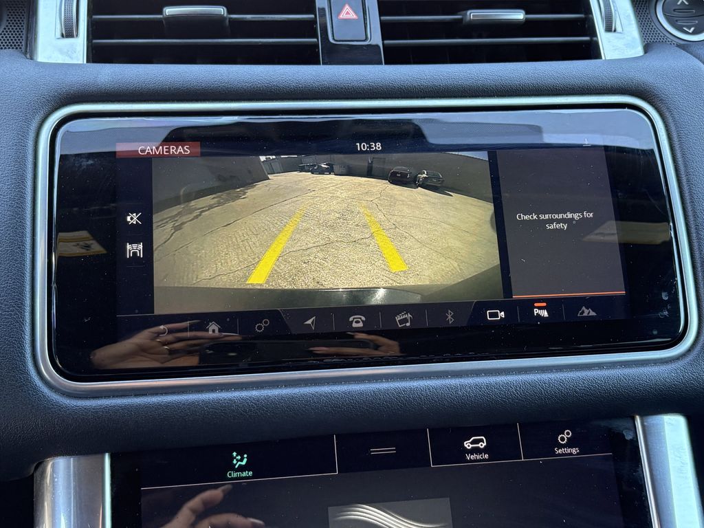 Used 2018 Black Land Rover SE image 19