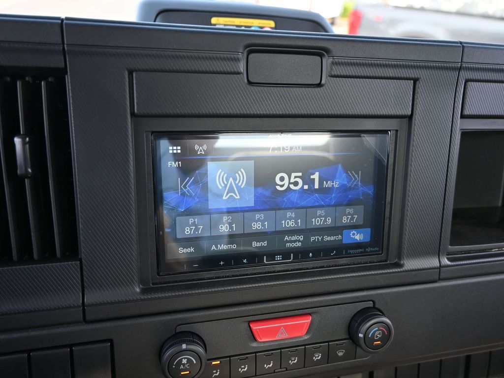 2025 Isuzu NRR 