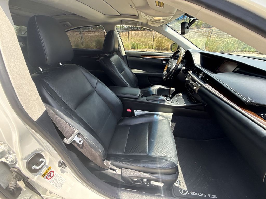 Thumbnail: 2015 Lexus ES - 16