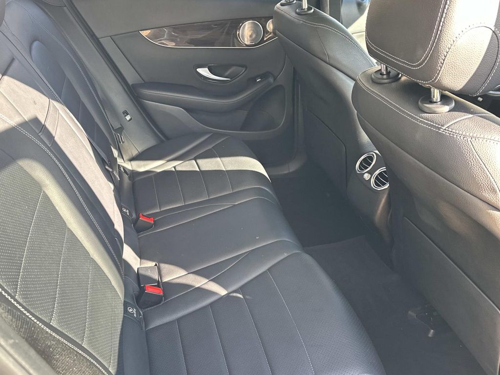 Thumbnail: 2016 Mercedes-Benz GLC - 23