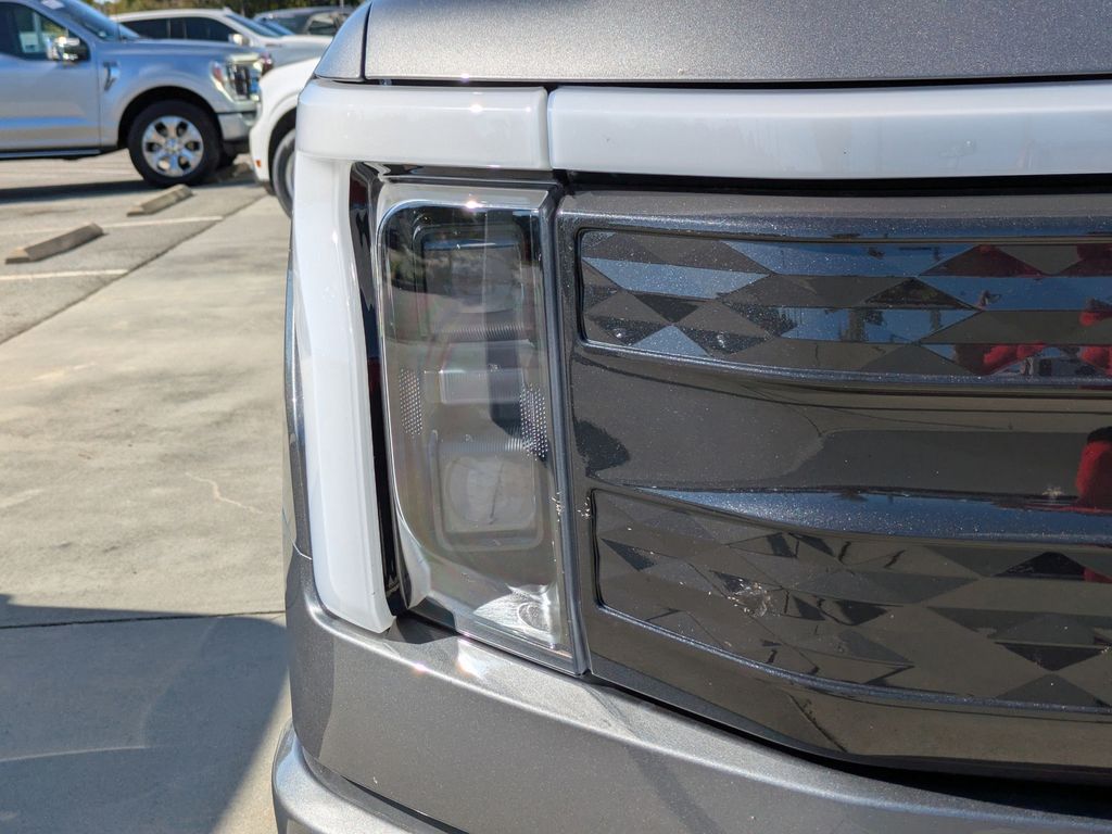 2025 Ford F-150 Lightning Platinum