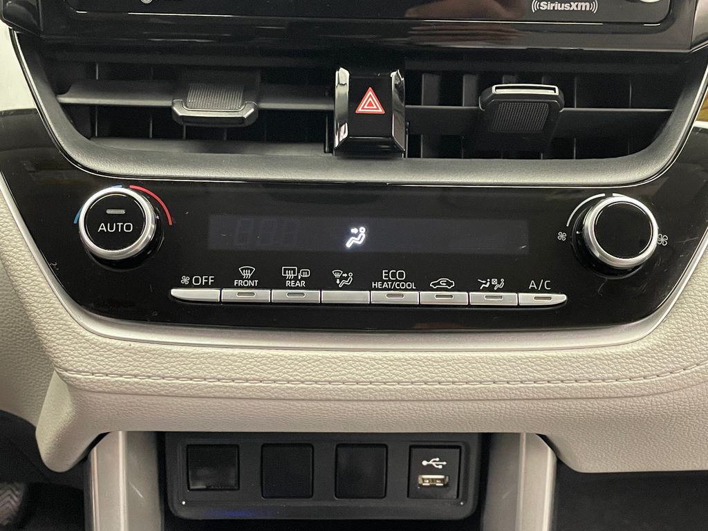 2022 Toyota Corolla Cross LE 27