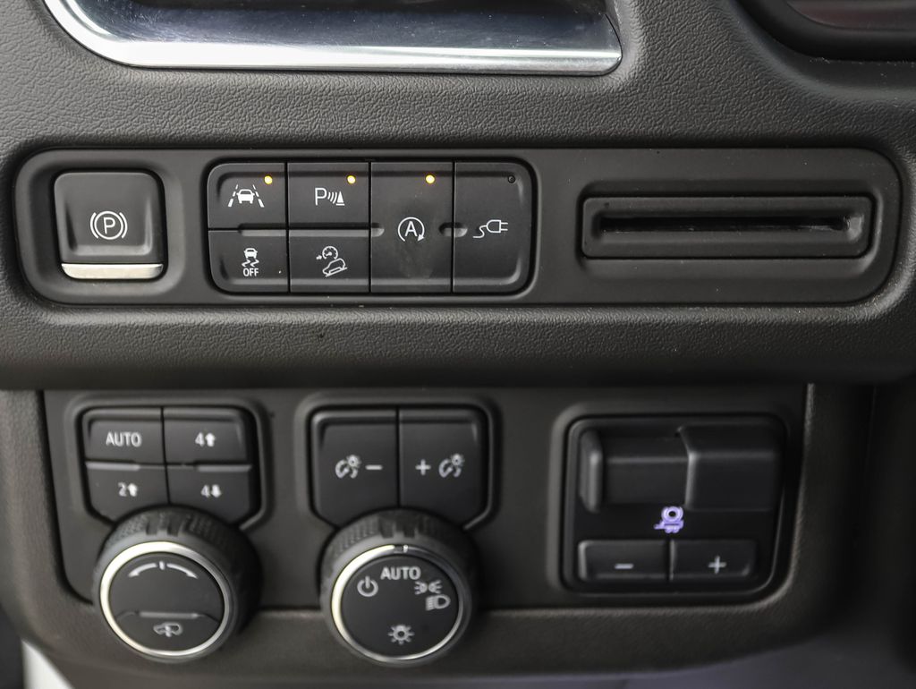 Thumbnail: 2021 Chevrolet Tahoe - 12