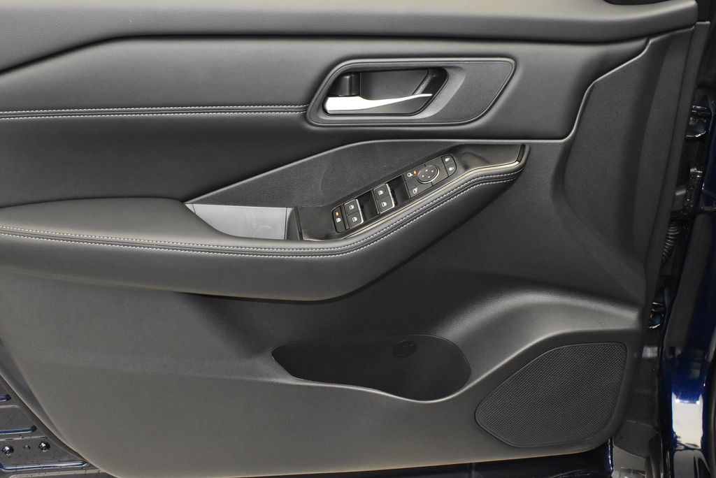 Thumbnail: 2025 Nissan Rogue - 10