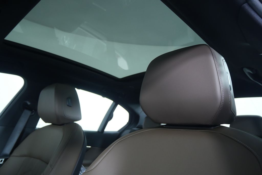 Thumbnail: 2026 BMW 5 Series - 12