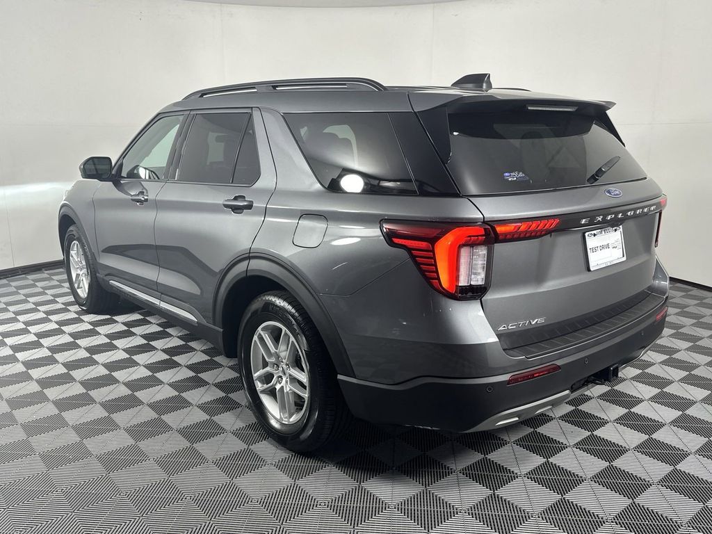 2025 Ford Explorer Active 5