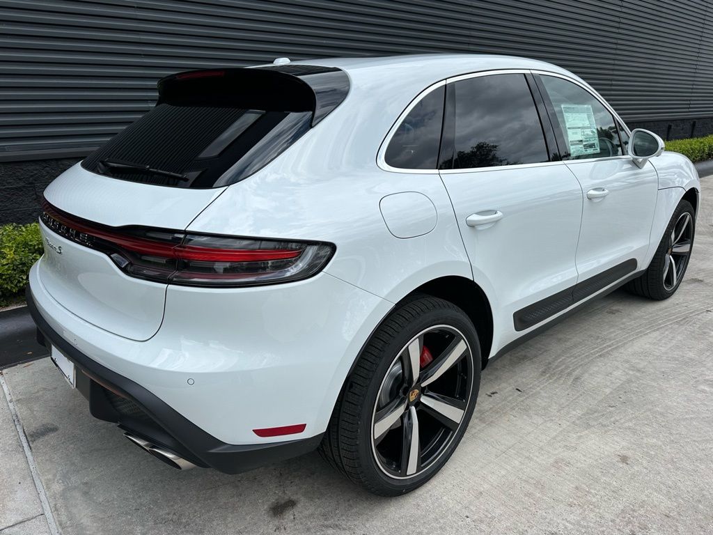 Thumbnail: 2026 Porsche Macan - 9