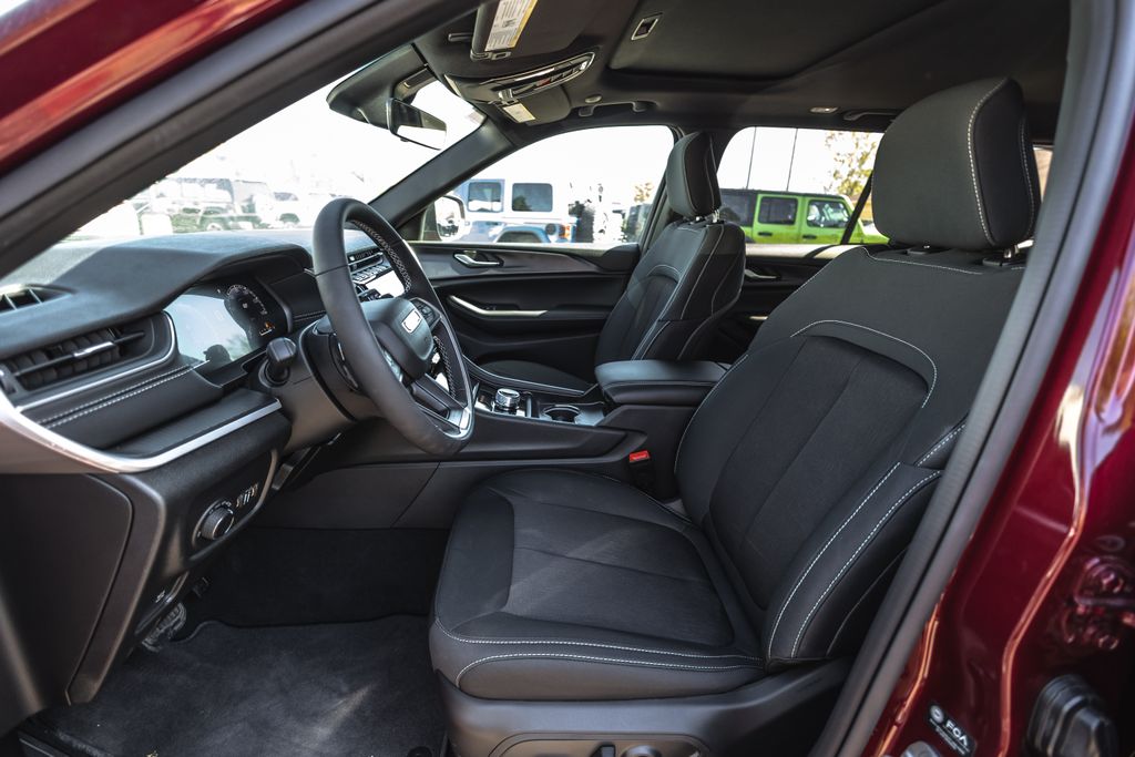 2026 Jeep Grand Cherokee Laredo X thumbnail 17