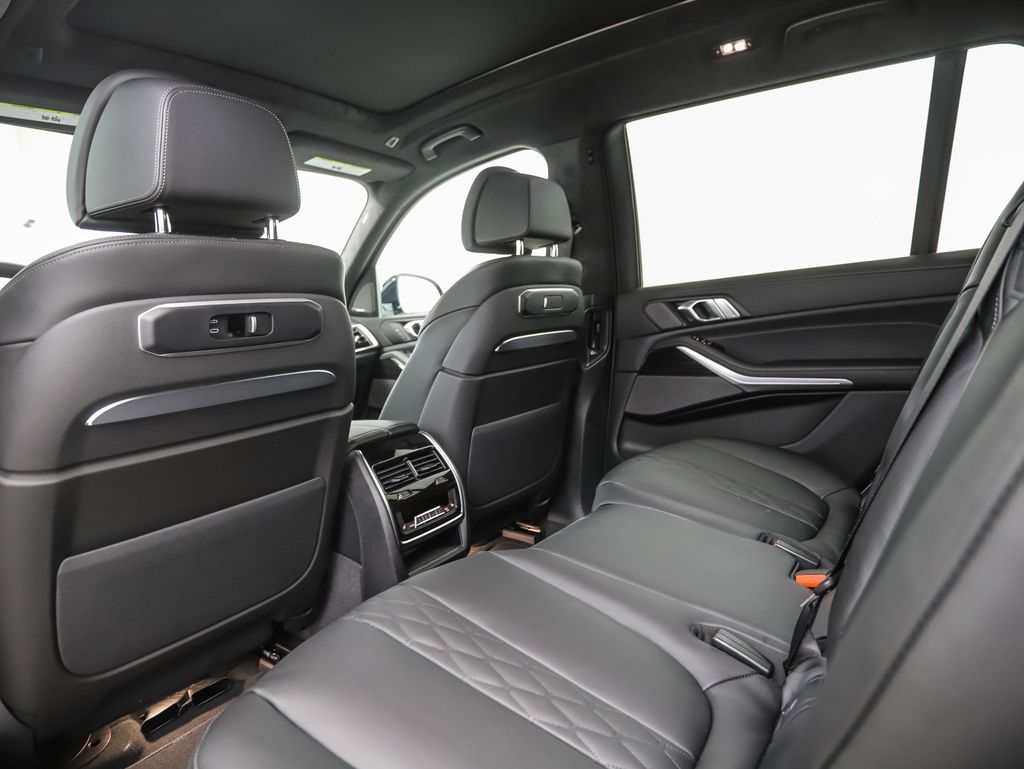 Thumbnail: 2026 BMW X7 - 20