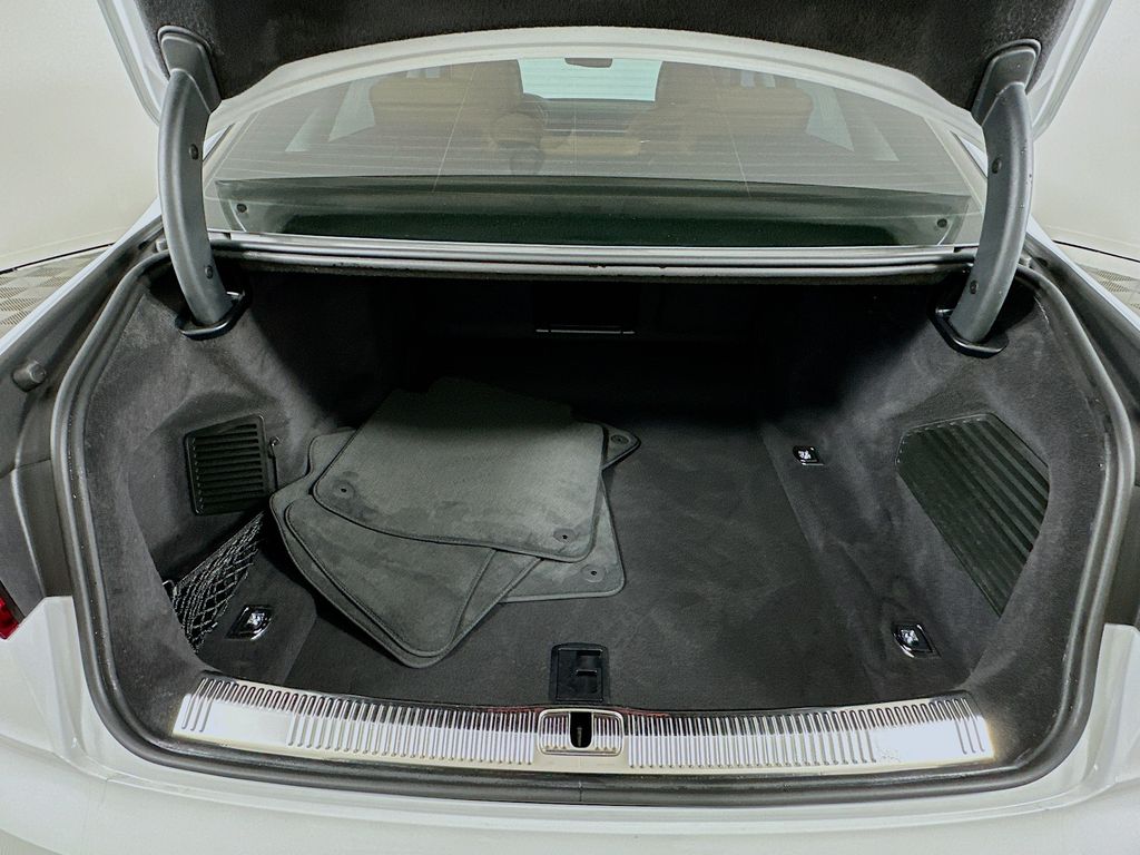 2024 Audi A8 L 27