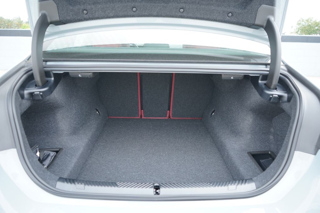 Thumbnail: 2026 BMW 5 Series - 20