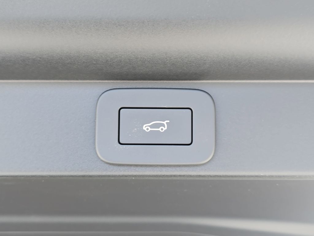 New 2026 White Land Rover SE image 13