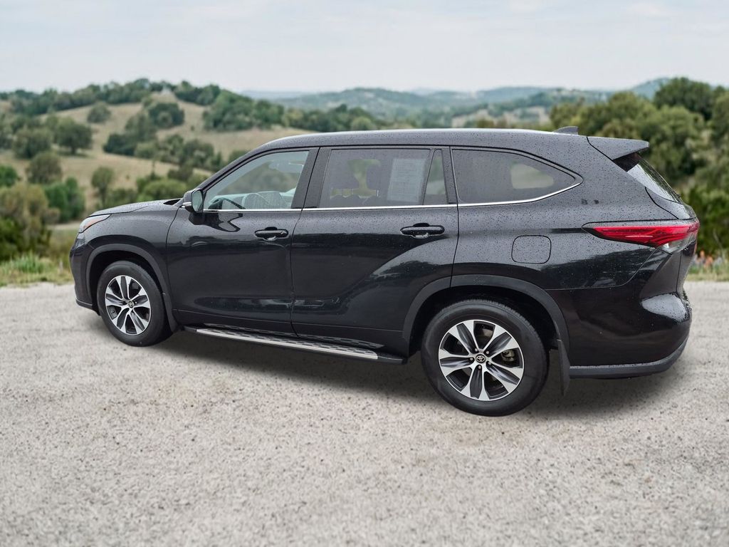 Used Car 2022 Toyota Highlander  Xle For Sale Under $30,000 In Austin, Texas