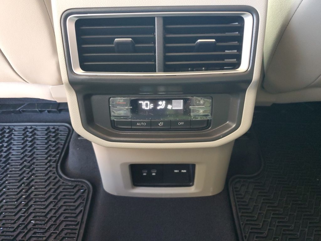 Used Car 2024 Volkswagen Atlas  2.0t Se W/technology For Sale Under $35,000 In Austin, Texas