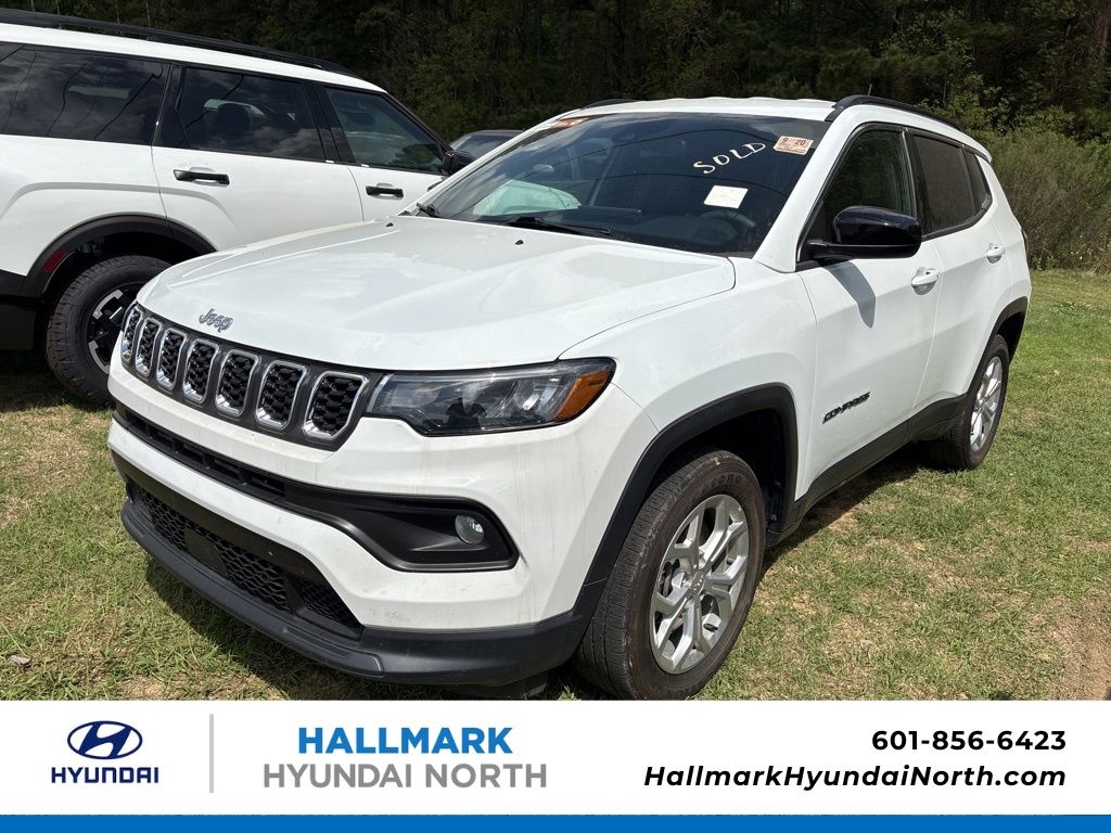 Bright White Clearcoat 2024 Jeep Compass Latitude 4WD SUV / Crossover Four-Wheel Drive 8-Speed Automatic