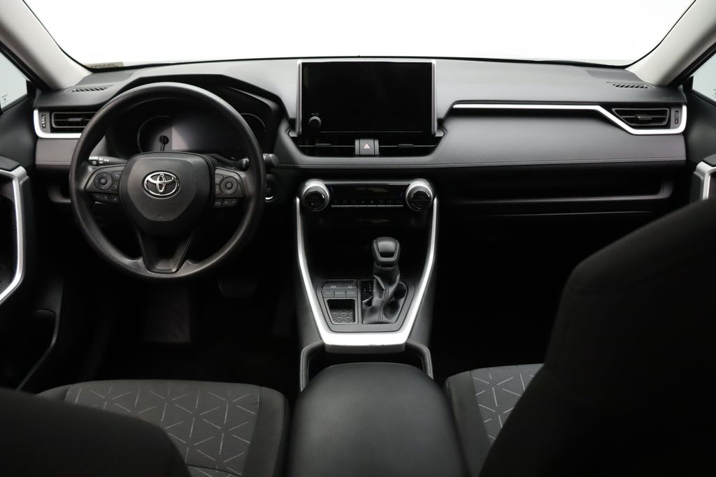2023 Toyota RAV4 XLE 24