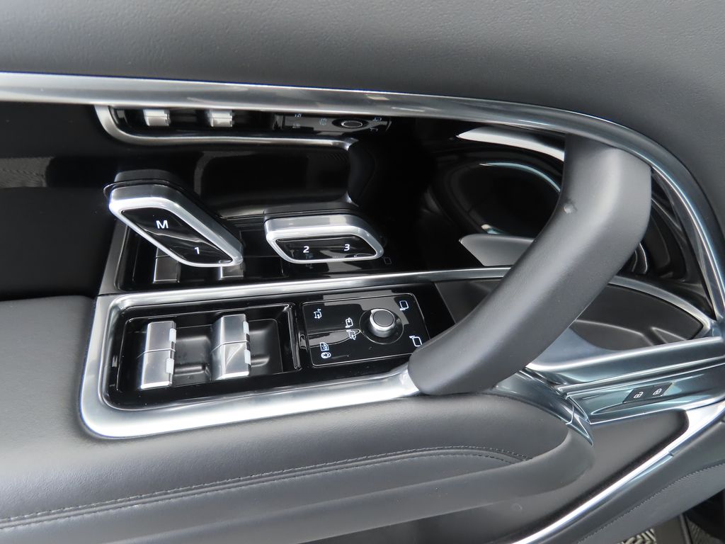 Thumbnail: 2025 Land Rover Range Rover - 23