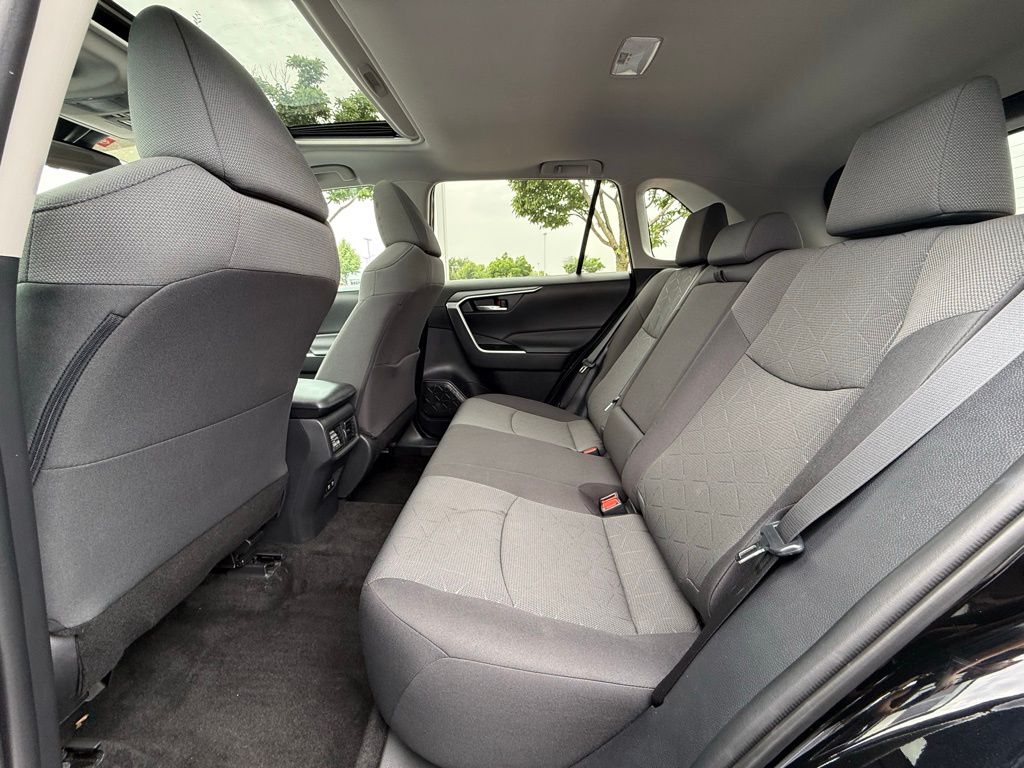 Thumbnail: 2021 Toyota RAV4 - 20