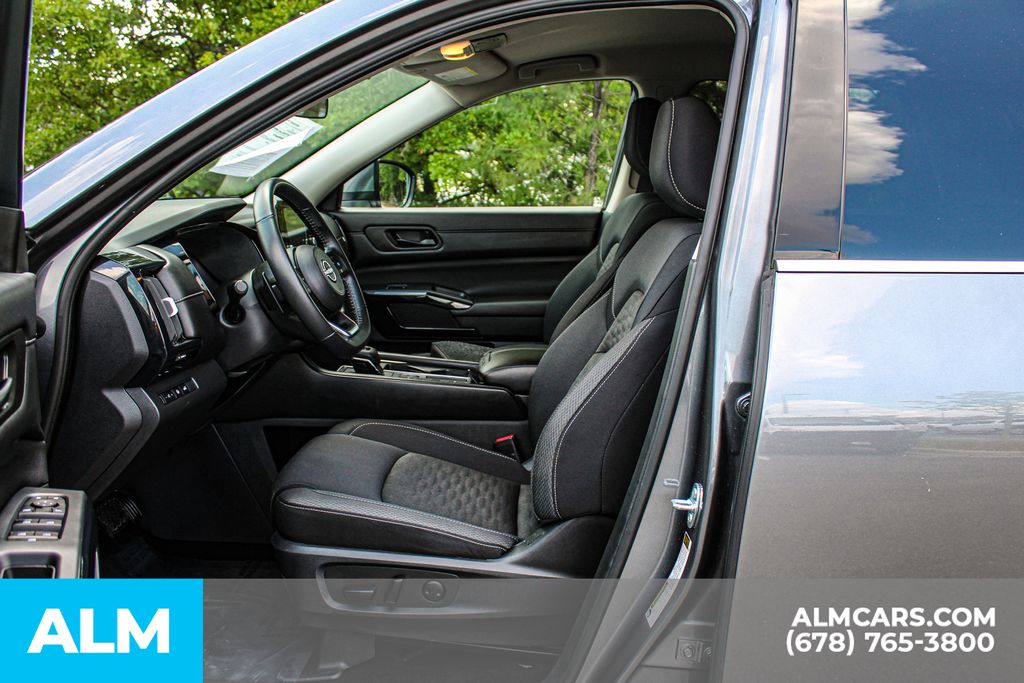 Used 2025 Gray Nissan SV image 17