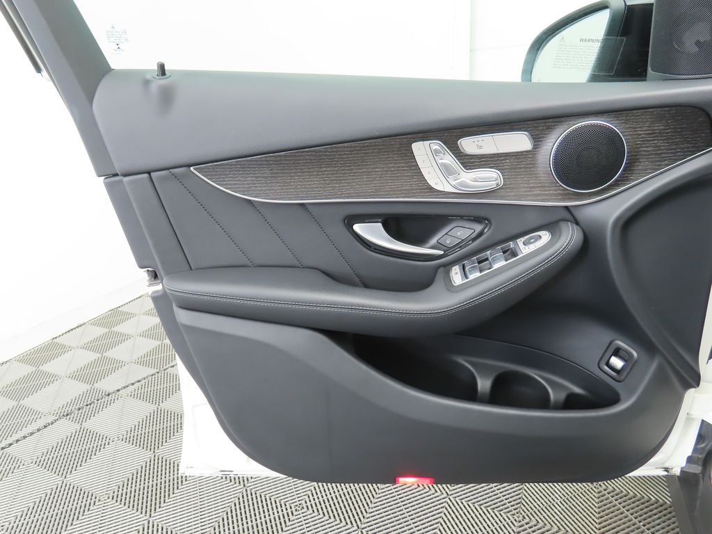 2021 Mercedes-Benz GLC 300 24
