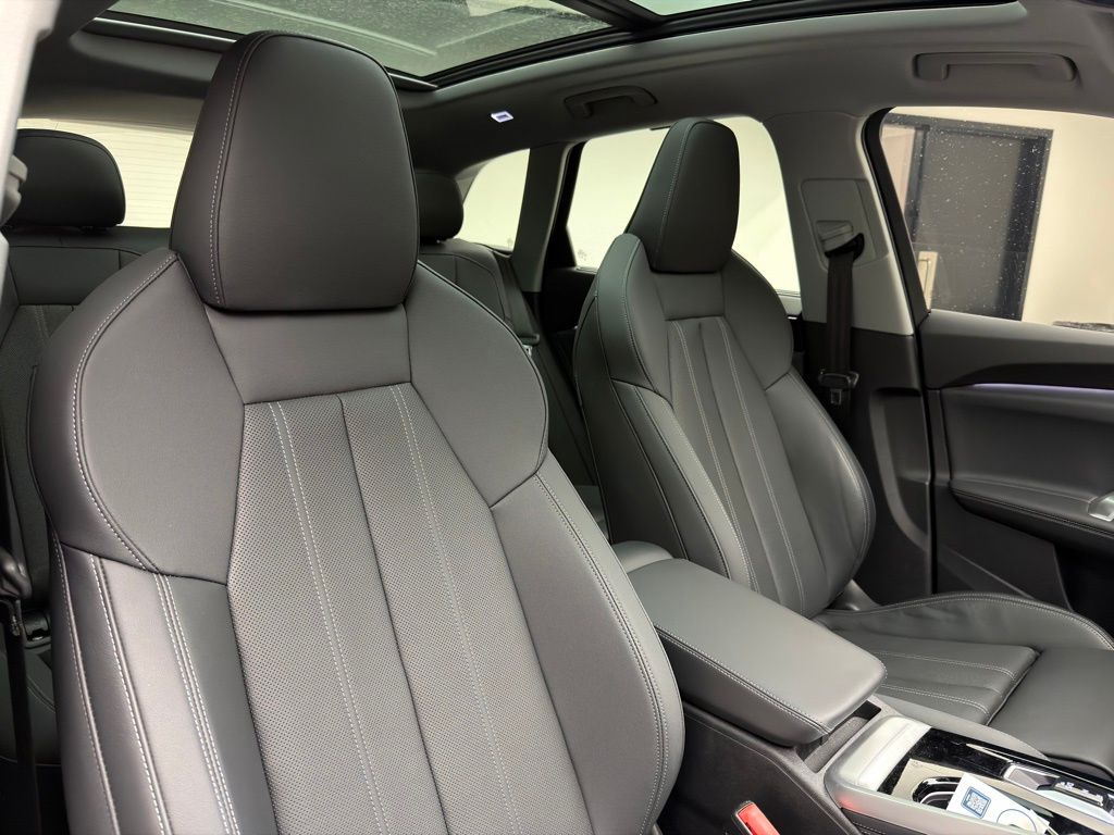 Thumbnail: 2025 Audi Q5 - 10