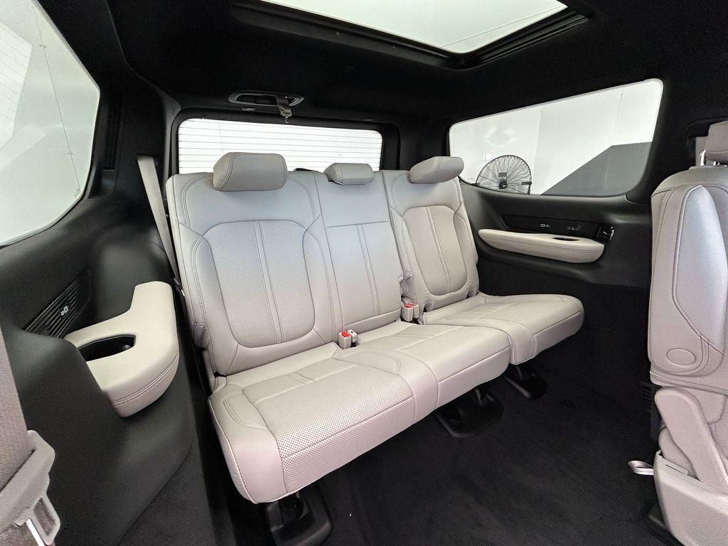 New 2026 Bright White Clearcoat Jeep Summit Obsidian image 42