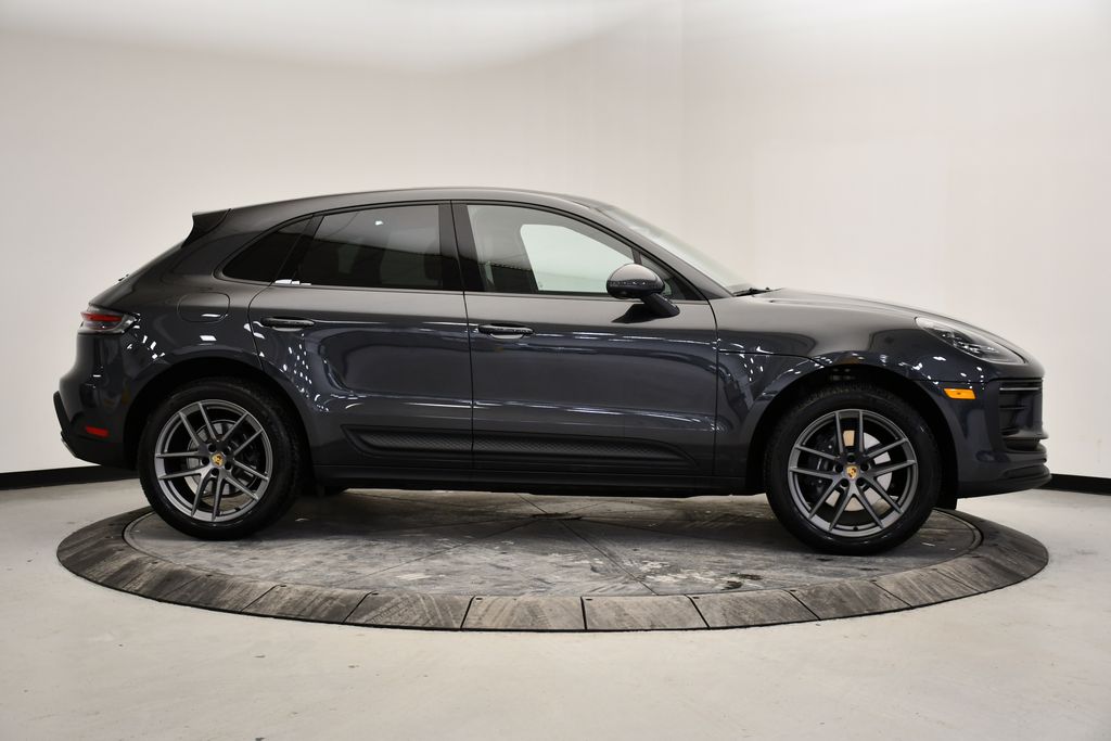 Thumbnail: 2025 Porsche Macan - 8