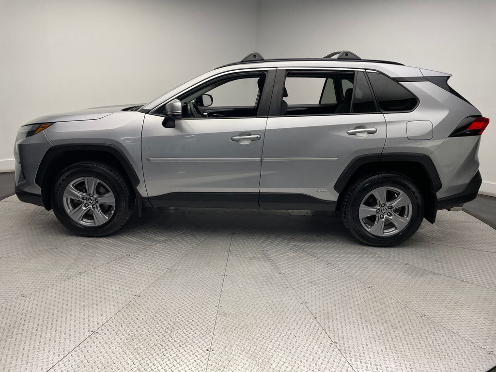 2022 Toyota RAV4 XLE 8