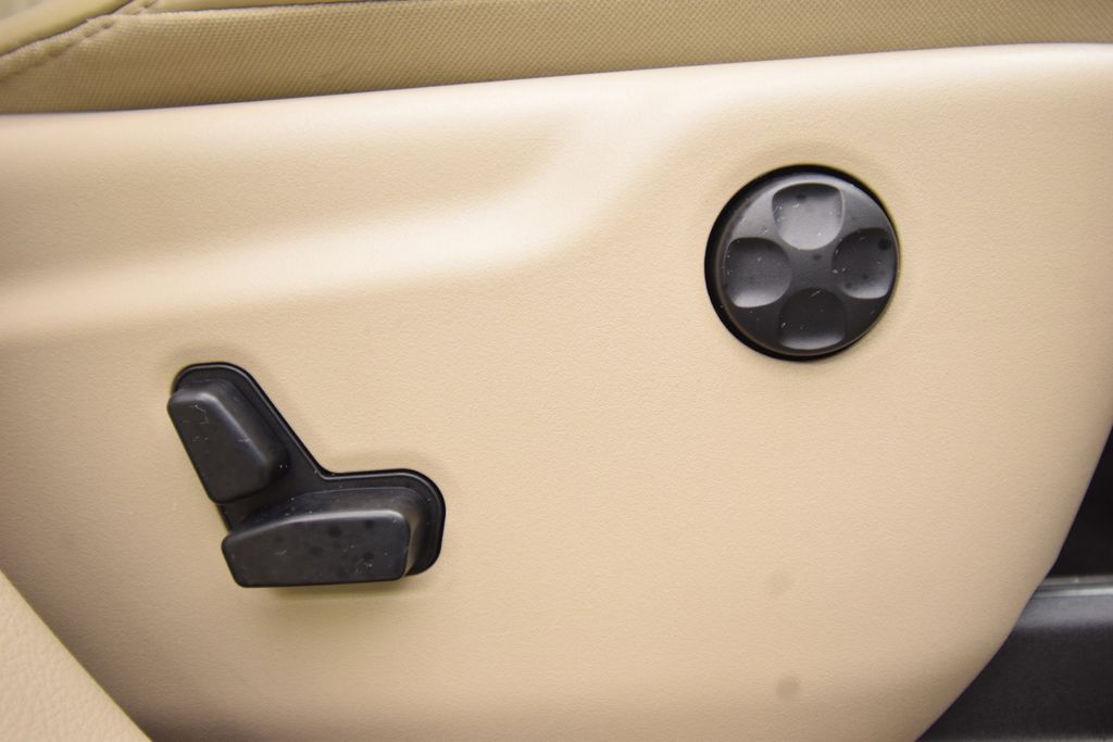 used 2015 Jeep Grand Cherokee car, priced at $13,900