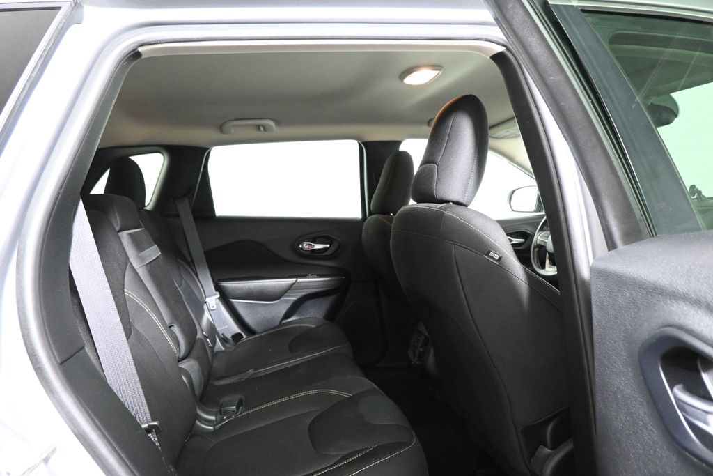 Thumbnail: 2016 Jeep Cherokee - 26