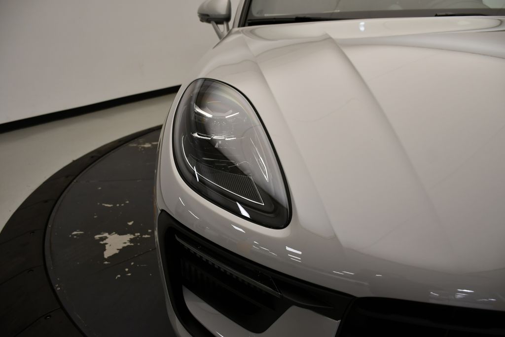 Thumbnail: 2026 Porsche Macan - 14