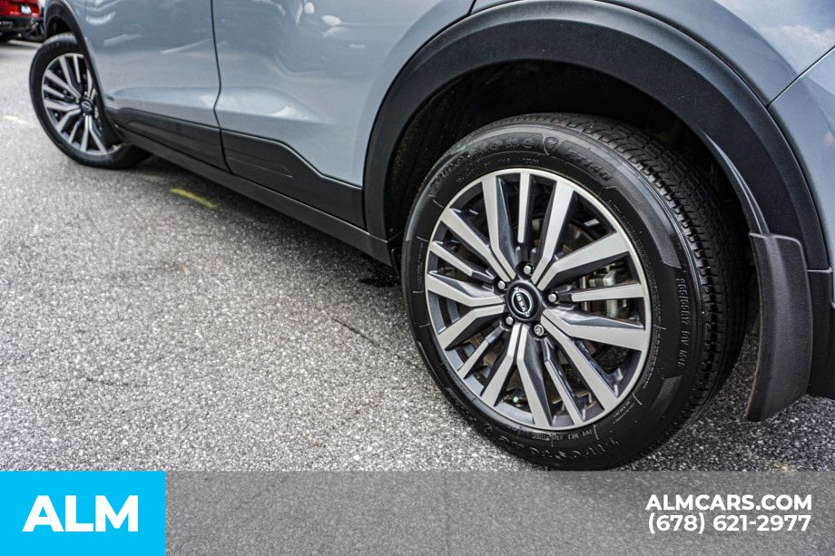 Used 2023 Gray Nissan SV image 16