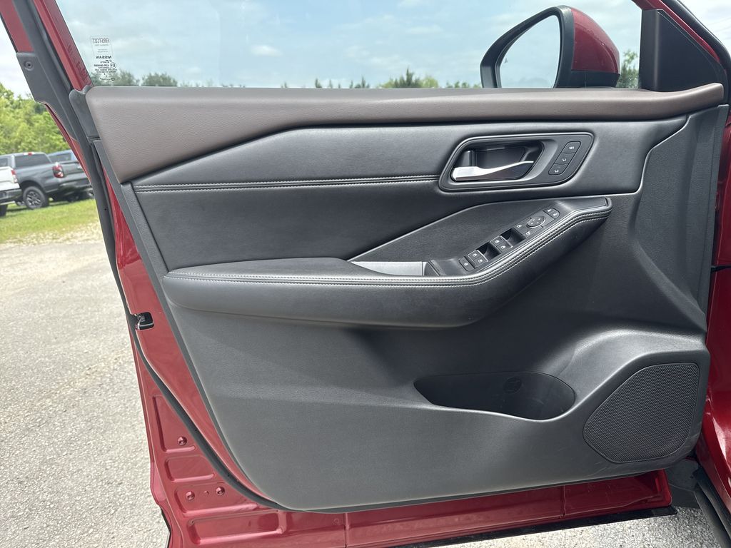 2023 Nissan Rogue SL - 9