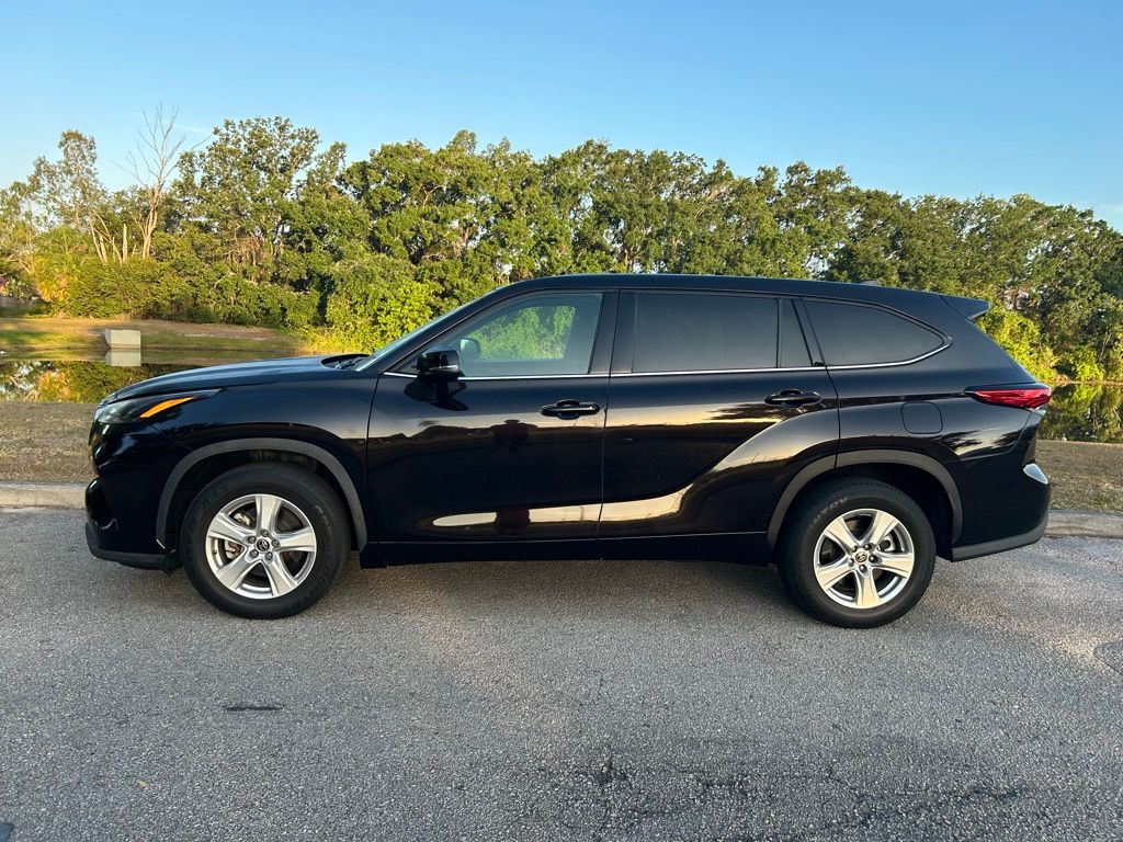 2022 Toyota Highlander L 2