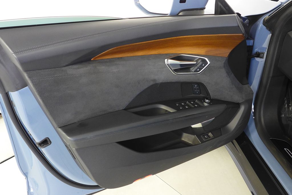 Thumbnail: 2024 Audi e-tron GT - 10