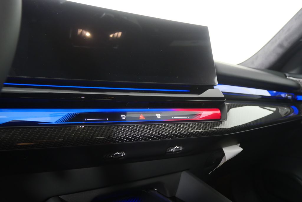 Thumbnail: 2027 BMW M5 - 22