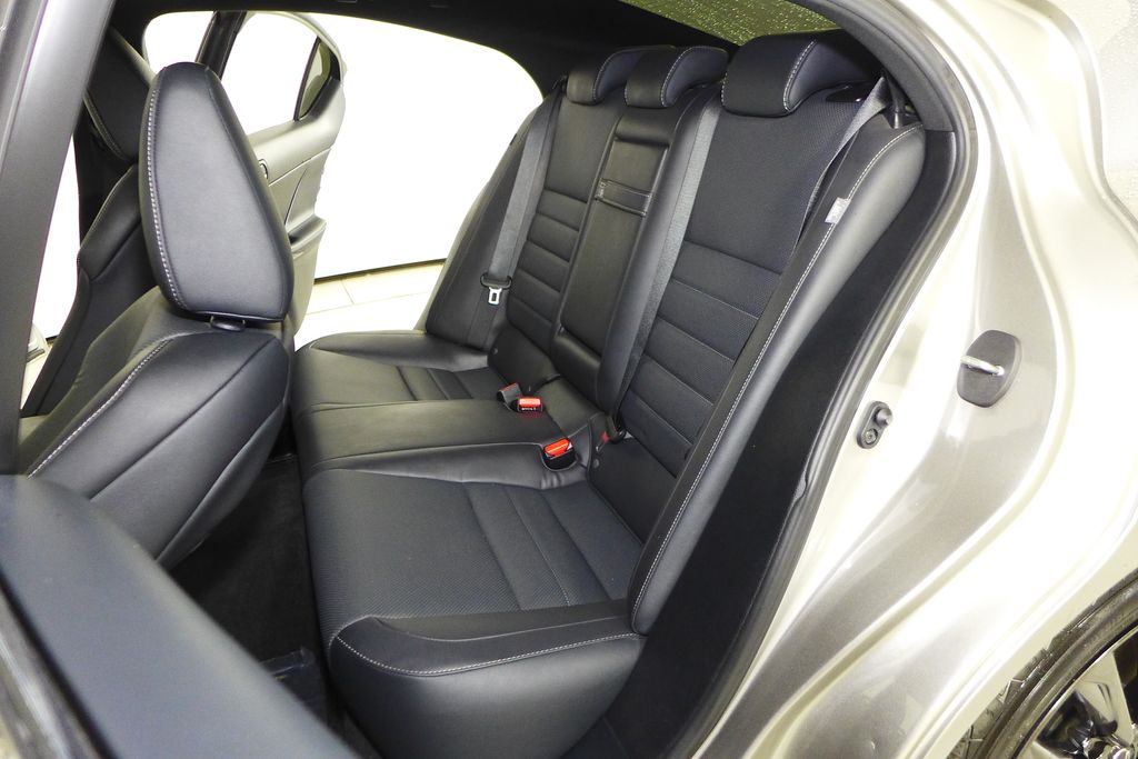 2022 Lexus IS 350 21