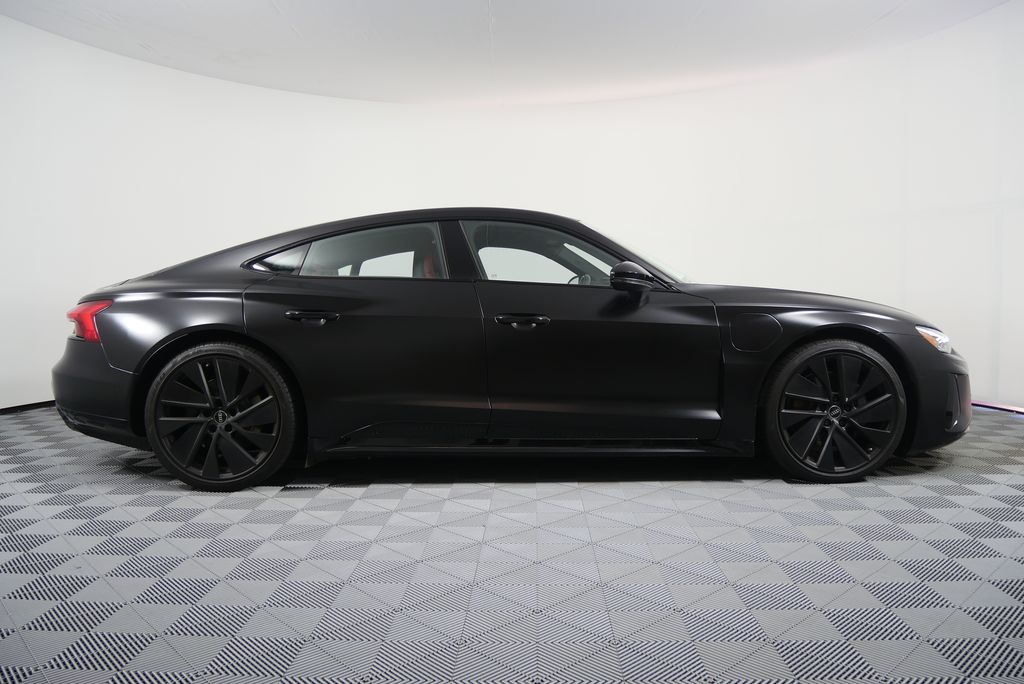 Thumbnail: 2022 Audi e-tron GT - 2