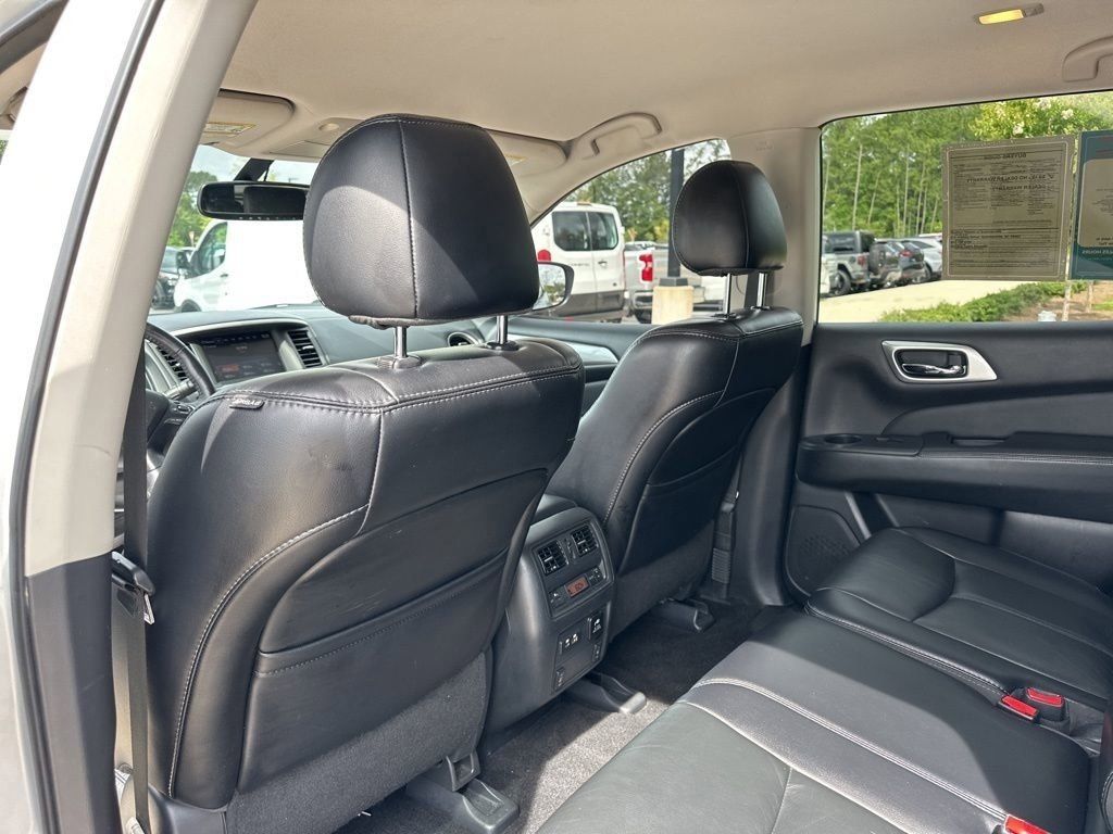 2020 Brilliant Silver Metallic Nissan Pathfinder SL 4X4 SUV