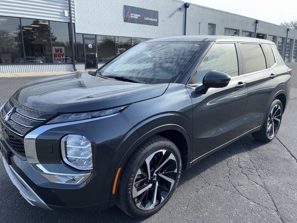 Black 2024 Mitsubishi Outlander SE S-AWC SUV / Crossover All-Wheel Drive Continuously Variable Transmission