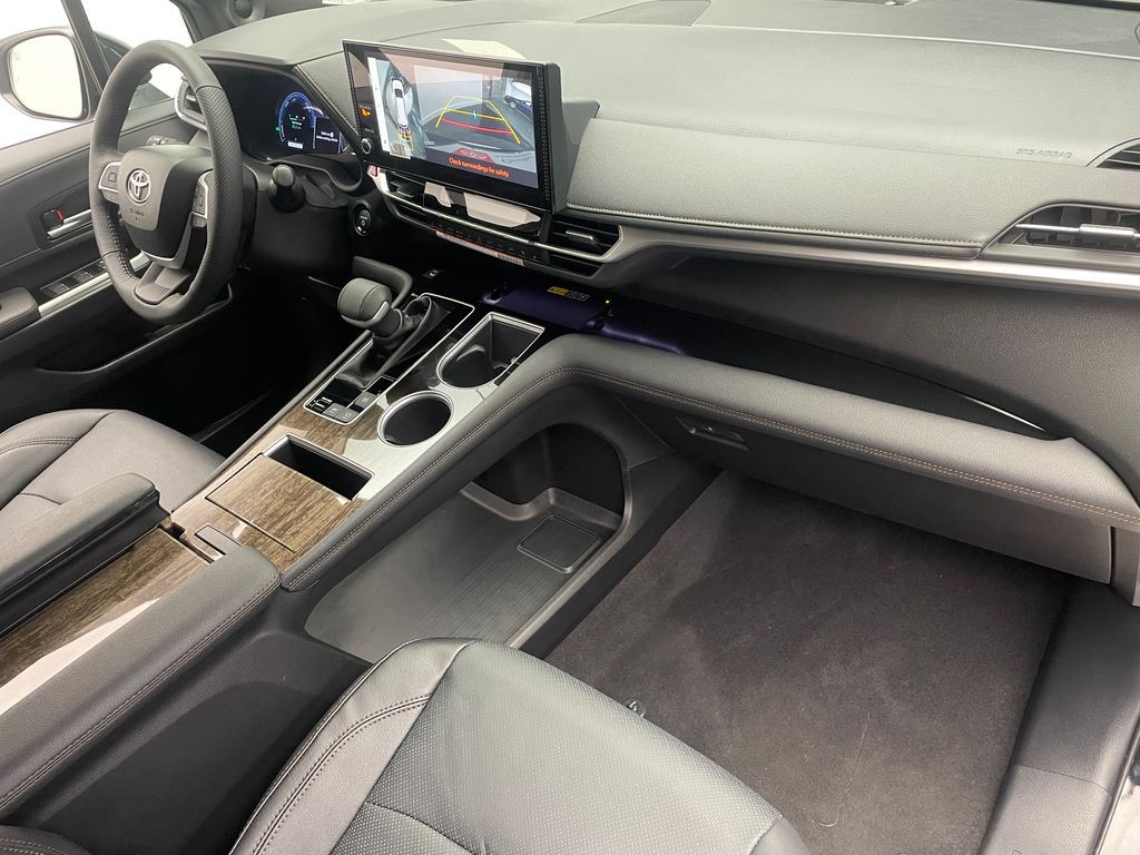 Thumbnail: 2026 Toyota Sienna - 16