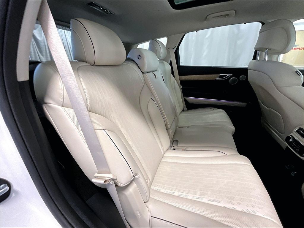 2023 Genesis GV80 — photo 16